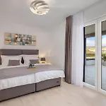 Villa Luxury Seaside Porat With Pool, Sauna And Sea View In Kanica - Rogoznica