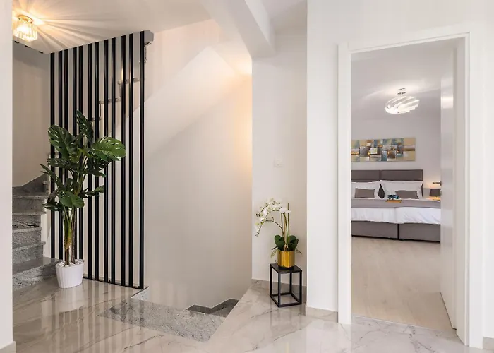 Private Seaside Porat In Ostricka Luka, Kanica, Rogoznica With Pool וילה